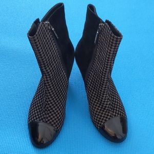 Beautifeel size 8 suede booties